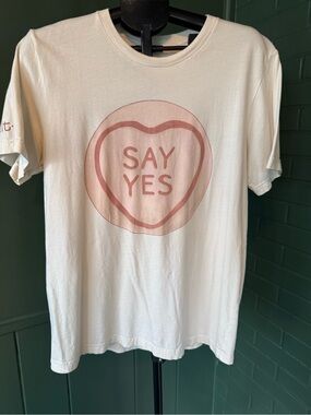 Say Yes Graphic Kids Tee - Cream with Pink Heart